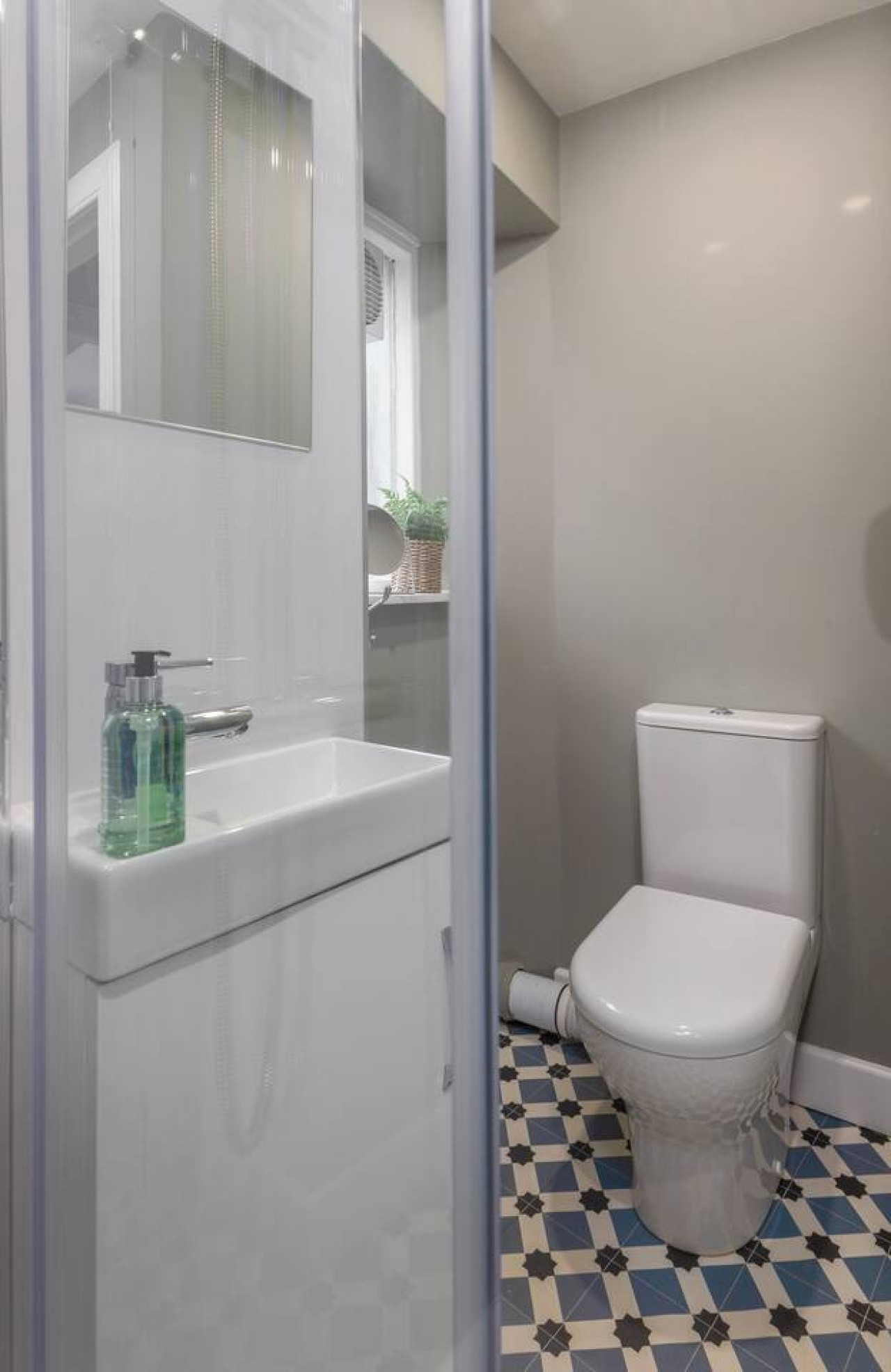 Central Cathedral Apartment in 36B High Street, Dunblane, FK150AD - Property image 23 - VivreStays