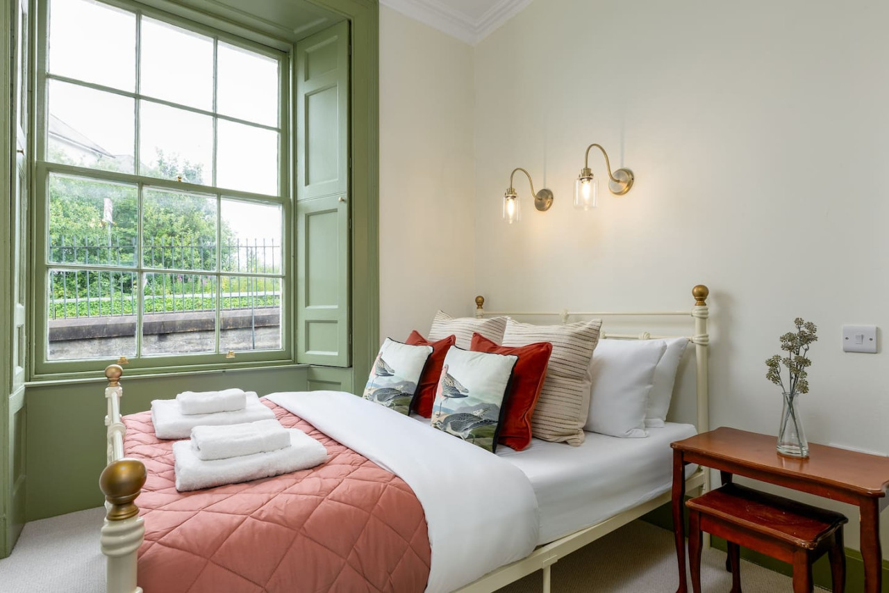 Historic Trackside Retreat, Charming Getaway in 1 Forth Place, Stirling, FK81UD - Property image 19 - VivreStays