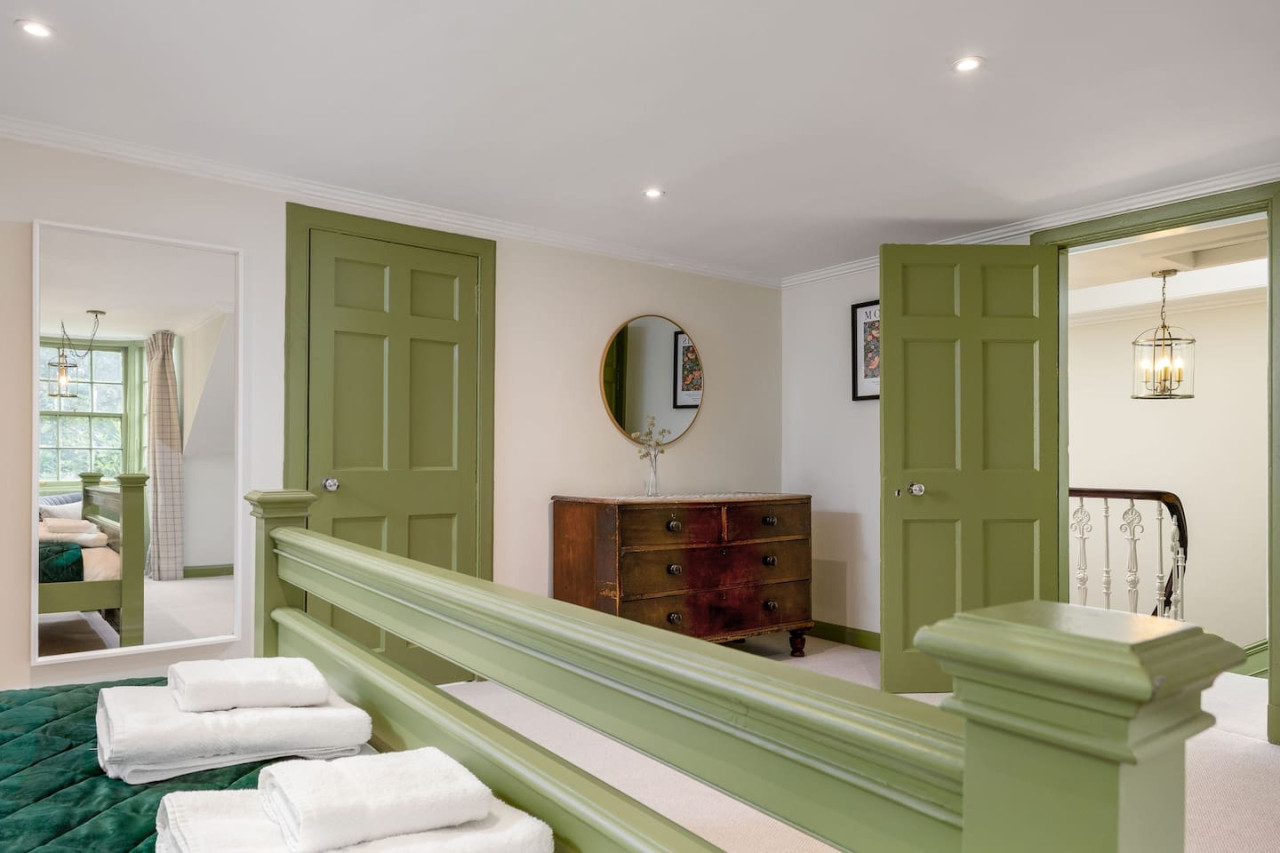 Historic Trackside Retreat, Charming Getaway in 1 Forth Place, Stirling, FK81UD - Property image 43 - VivreStays