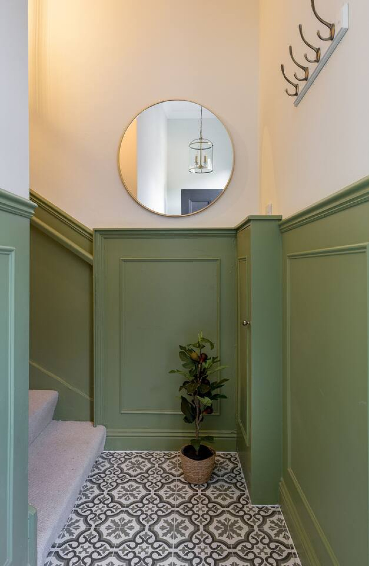 Historic Trackside Retreat, Charming Getaway in 1 Forth Place, Stirling, FK81UD - Property image 7 - VivreStays