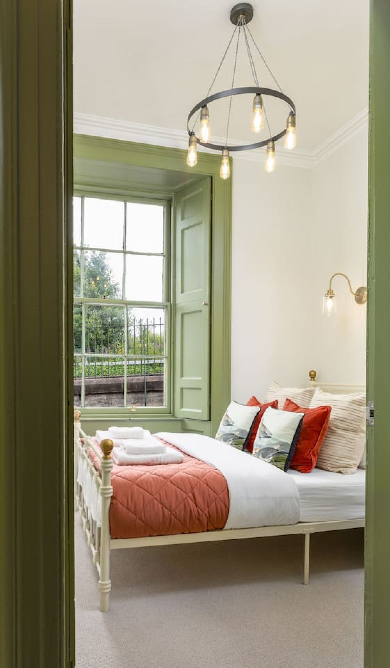 Historic Trackside Retreat, Charming Getaway in 1 Forth Place, Stirling, FK81UD - Property image 18 - VivreStays