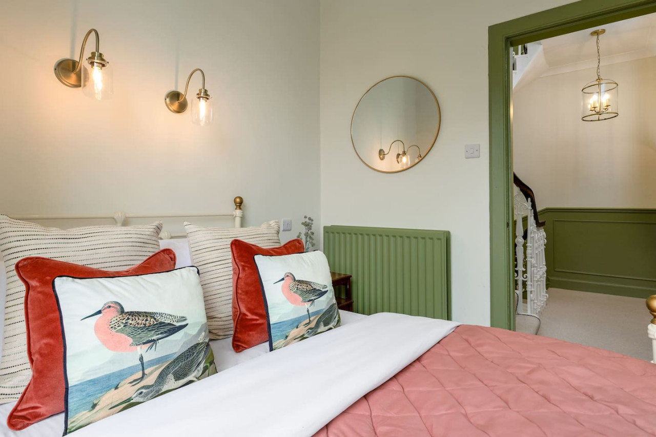 Historic Trackside Retreat, Charming Getaway in 1 Forth Place, Stirling, FK81UD - Property image 20 - VivreStays