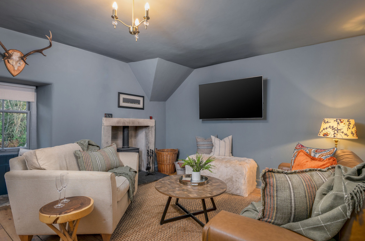 The Unique Cathedral Hideaway in 2C Bridgend, Dunblane, FK159ES - Property image 31 - VivreStays