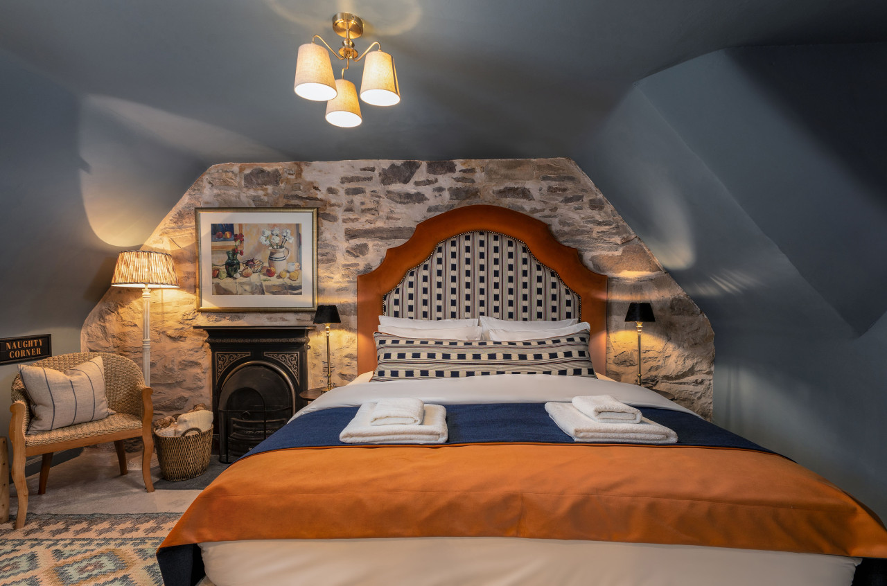 The Unique Cathedral Hideaway in 2C Bridgend, Dunblane, FK159ES - Property image 24 - VivreStays
