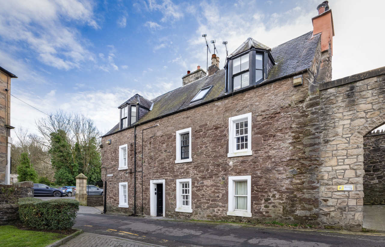 The Unique Cathedral Hideaway in 2C Bridgend, Dunblane, FK159ES - Property image 40 - VivreStays