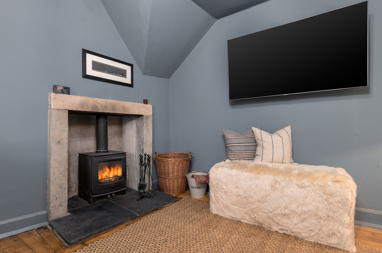 The Unique Cathedral Hideaway in 2C Bridgend, Dunblane, FK159ES - Property image 6 - VivreStays