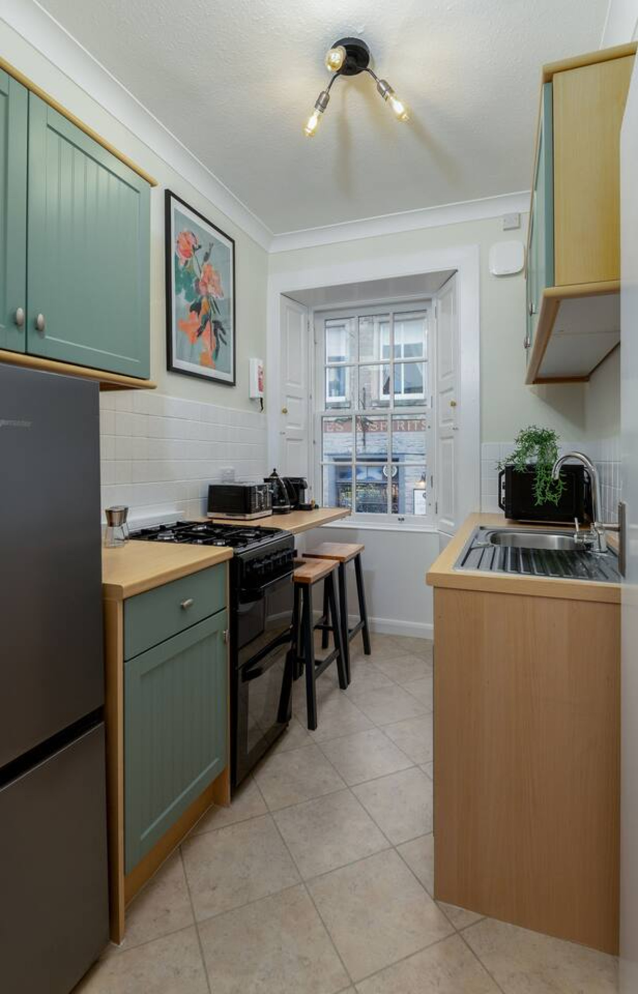 Charming & Cosy: Your Cambusbarron Getaway in 18B Main Street, Cambusbarron, FK79NN - Property image 16 - VivreStays
