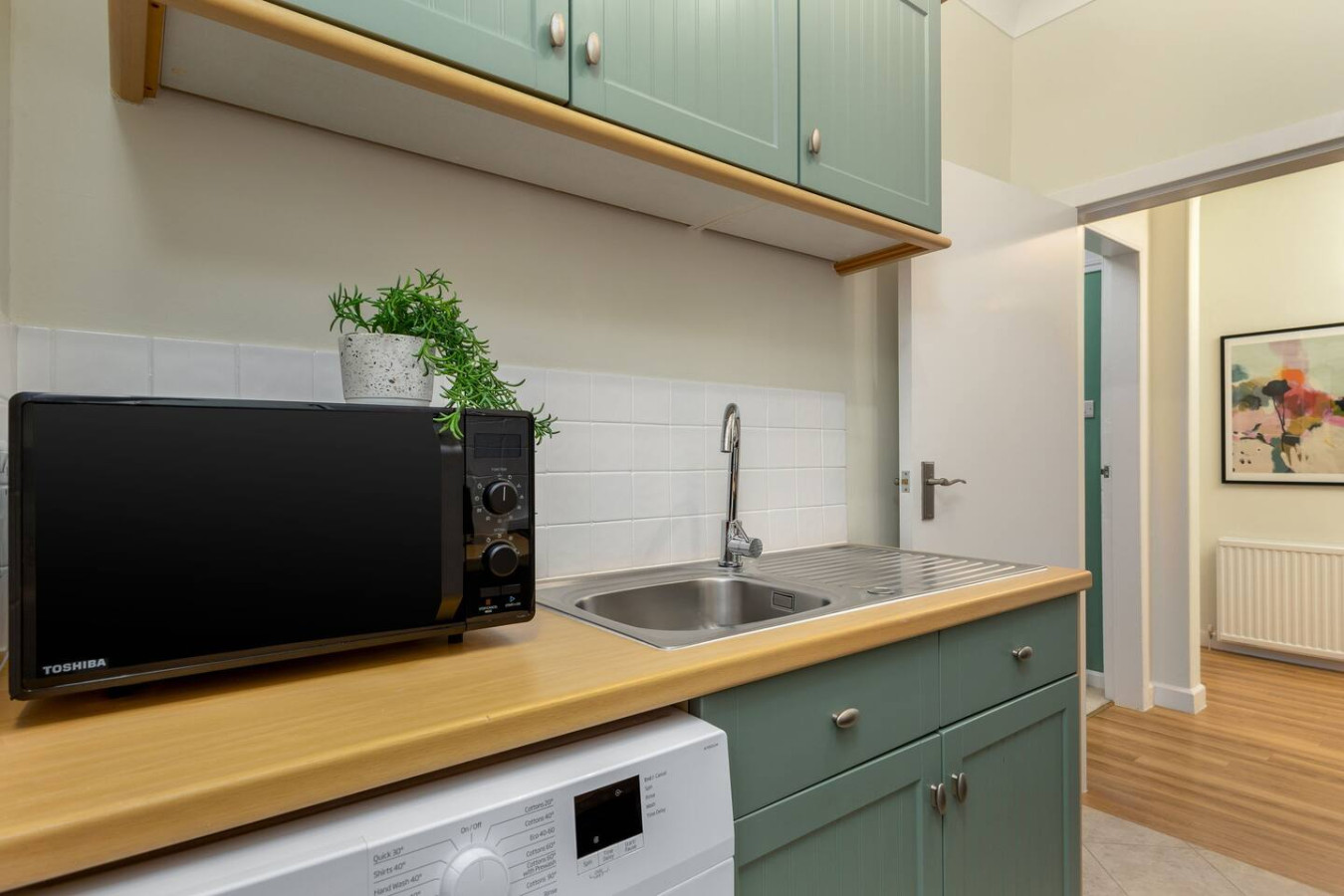 Charming & Cosy: Your Cambusbarron Getaway in 18B Main Street, Cambusbarron, FK79NN - Property image 13 - VivreStays