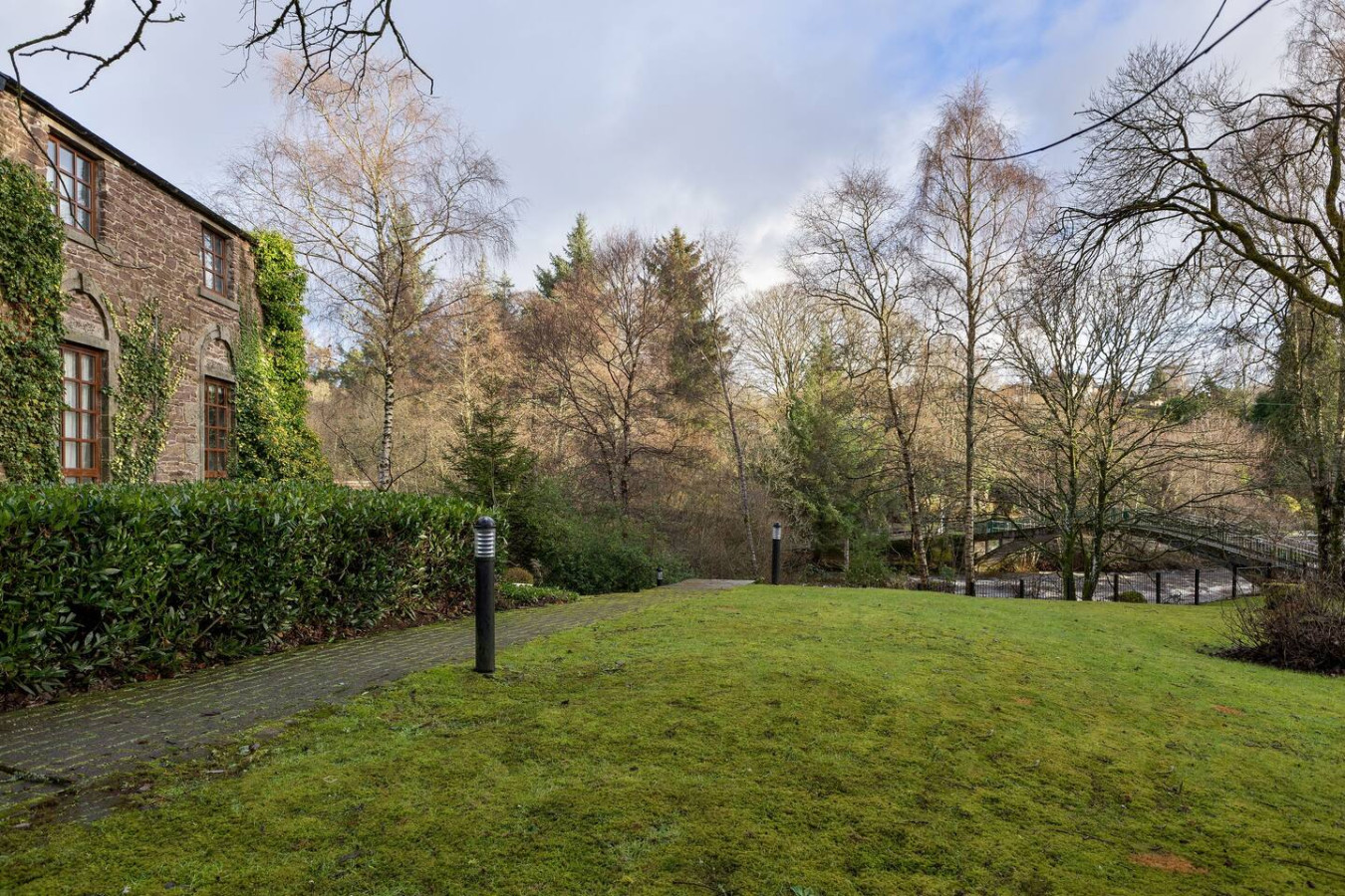 The Mill Retreat in 19 Mill Court, Springbank Gardens, FK159JZ - Property image 32 - VivreStays