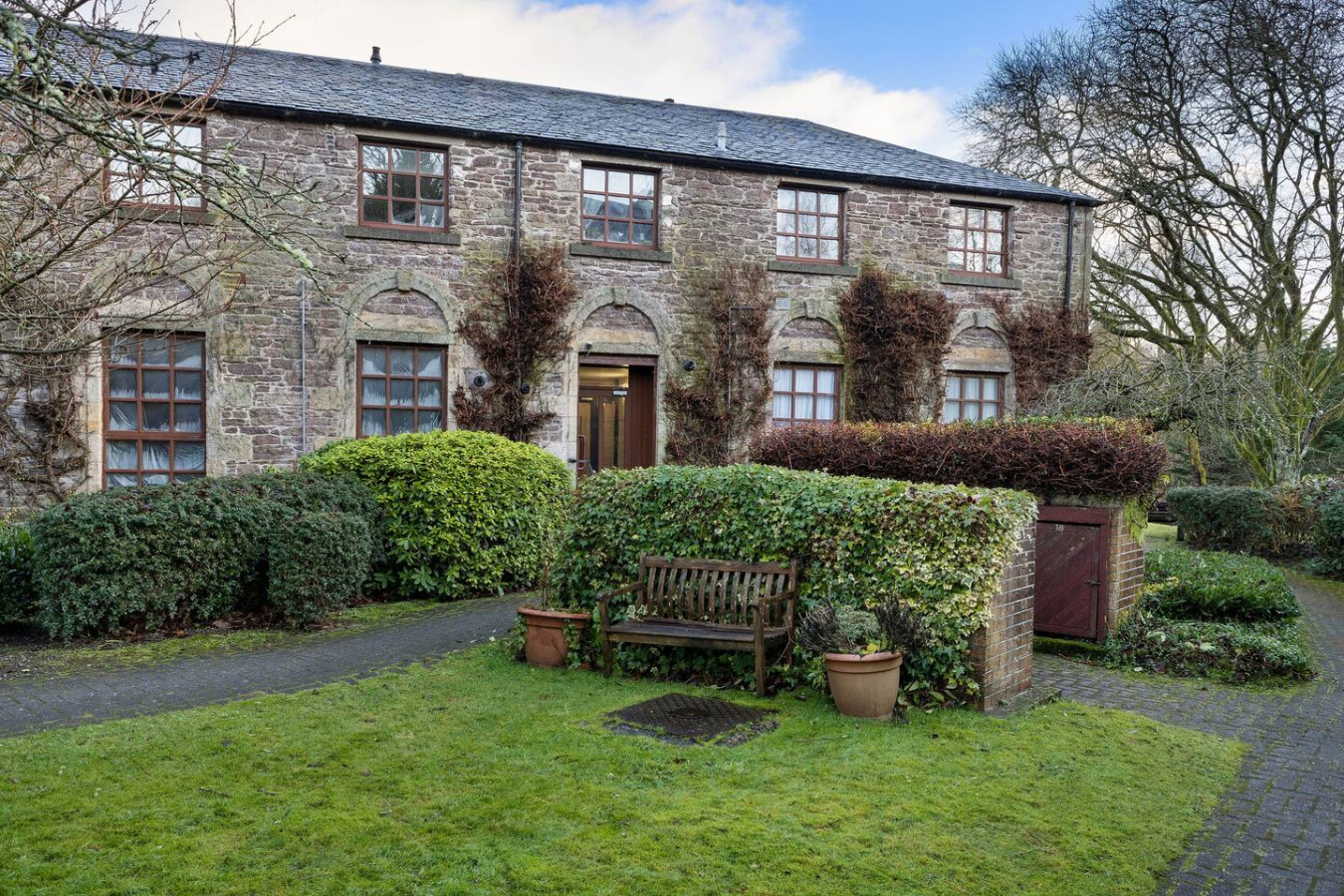 The Mill Retreat in 19 Mill Court, Springbank Gardens, FK159JZ - Property image 29 - VivreStays