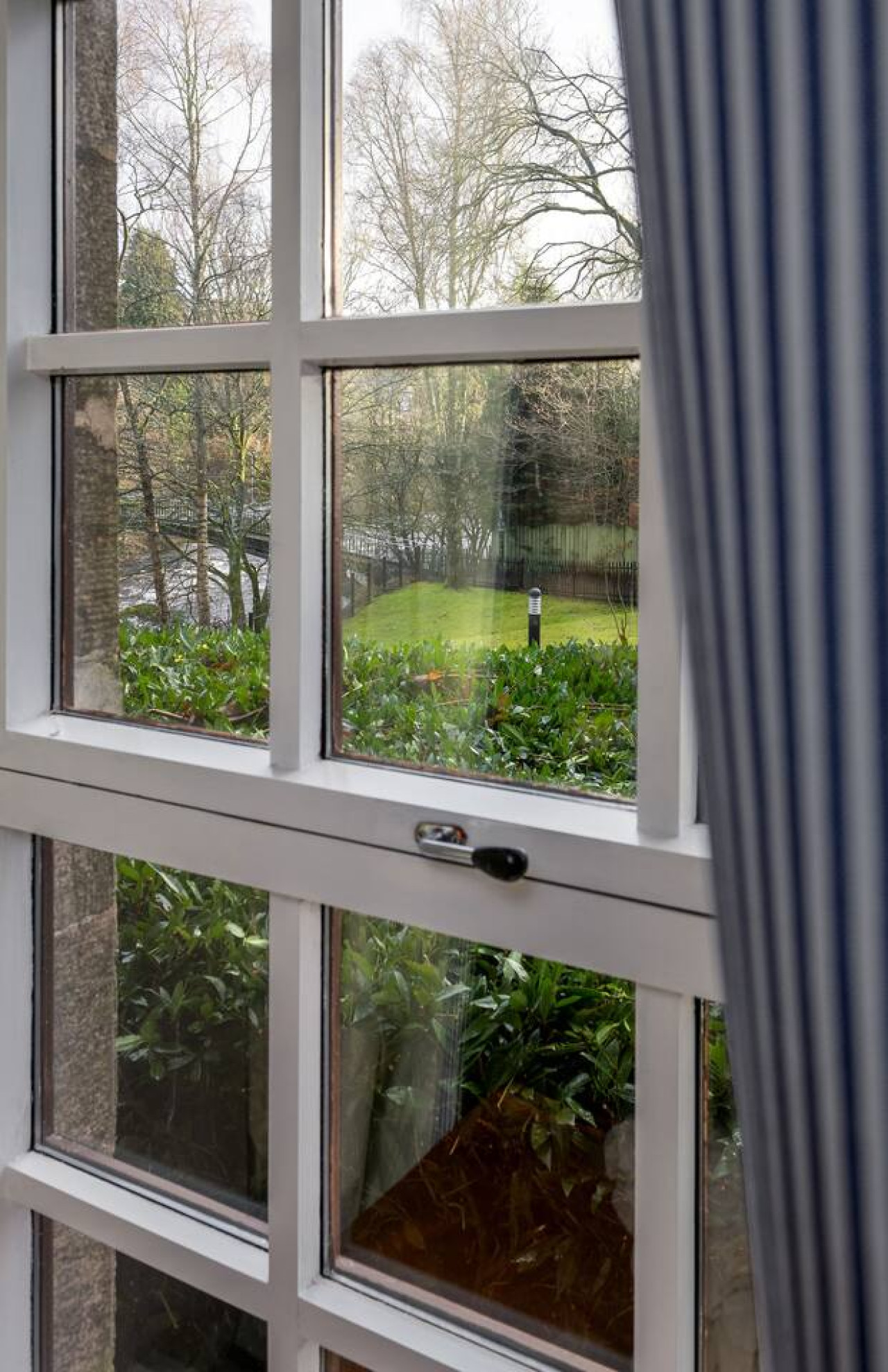 The Mill Retreat in 19 Mill Court, Springbank Gardens, FK159JZ - Property image 11 - VivreStays