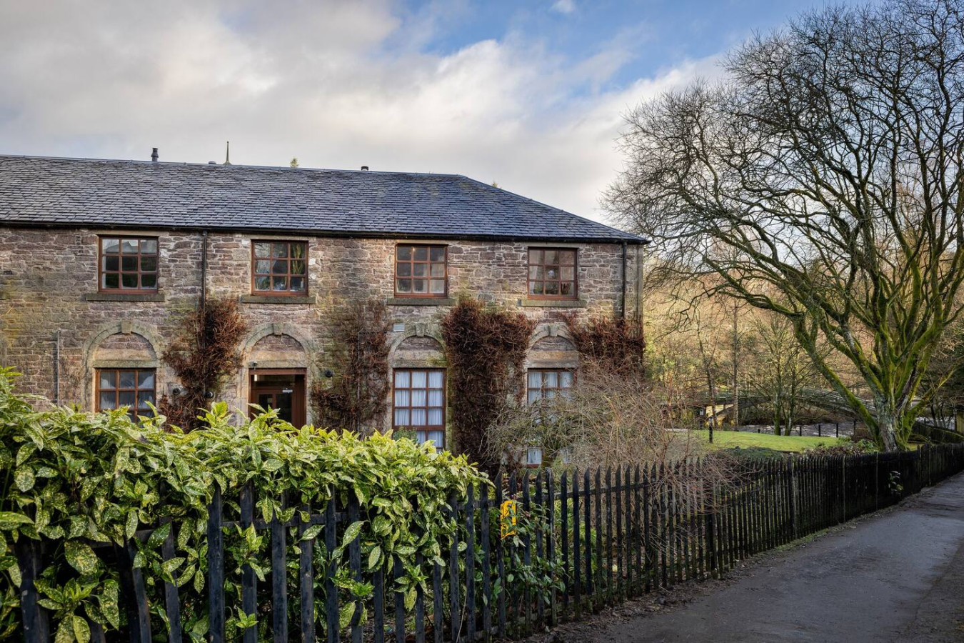The Mill Retreat in 19 Mill Court, Springbank Gardens, FK159JZ - Property image 30 - VivreStays
