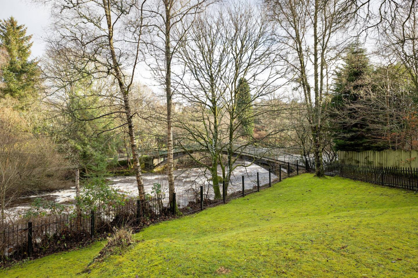The Mill Retreat in 19 Mill Court, Springbank Gardens, FK159JZ - Property image 33 - VivreStays