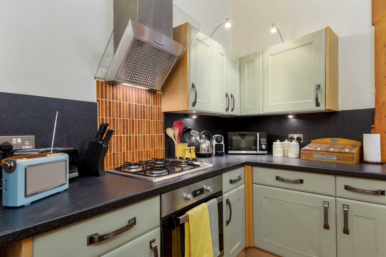 The Cosy Nook - Free Parking Nearby in 60B High Street, Dunblane, FK150AY - Property image 15 - VivreStays