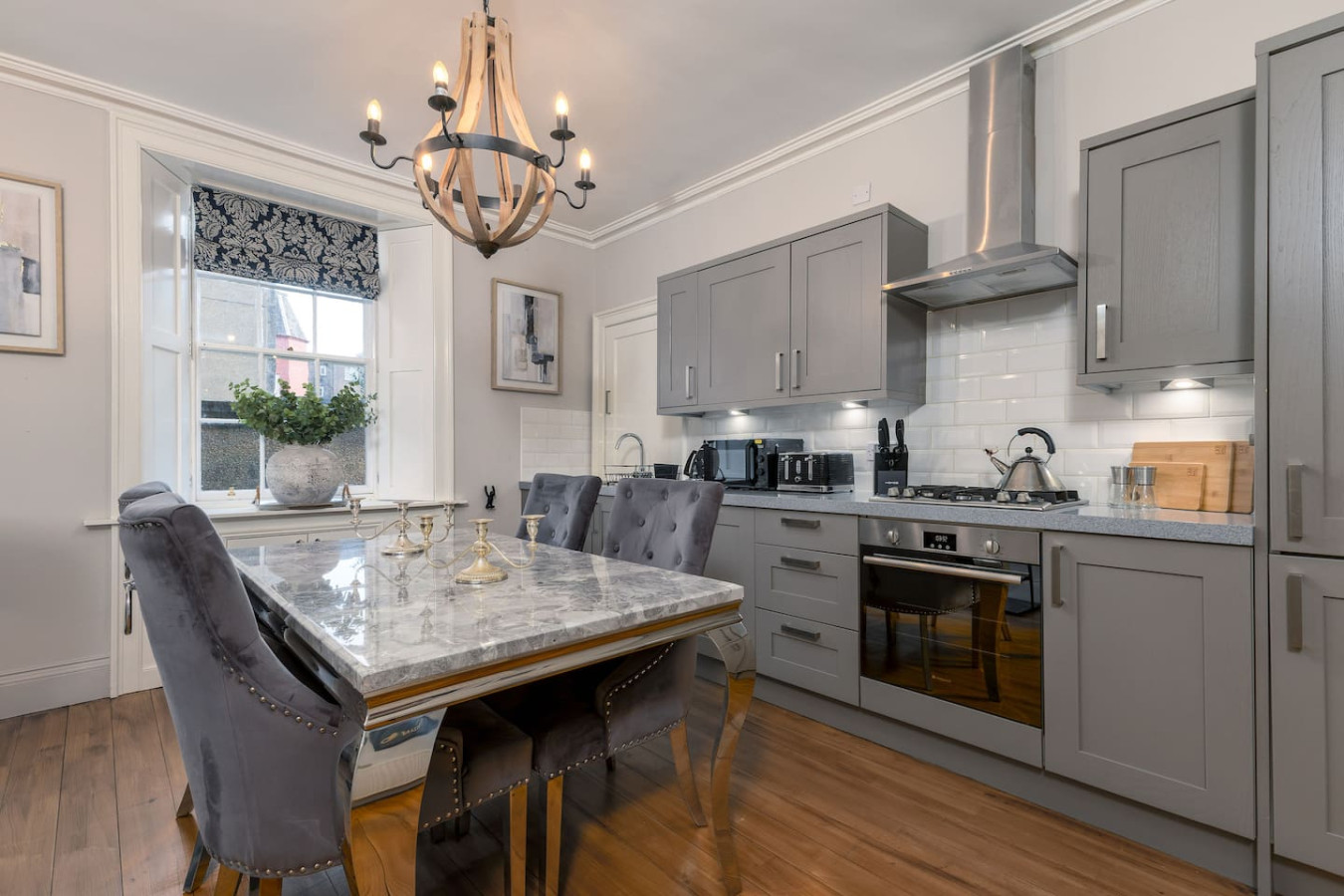 The Stirling Garden Townhouse - Private Courtyard in 3A Allan Park, FK82QG, Stirling - Property image 5 - VivreStays