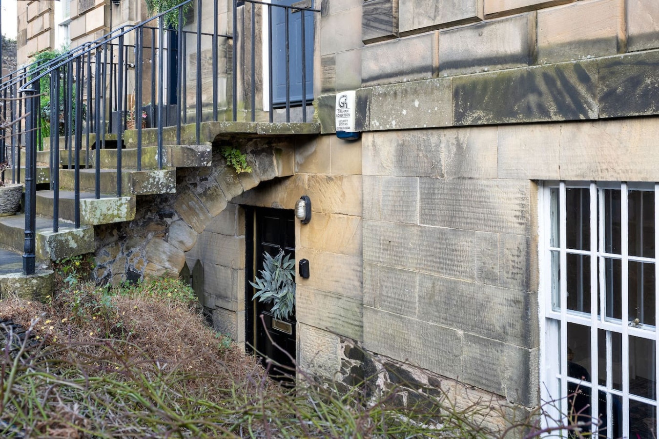 The Stirling Garden Townhouse - Private Courtyard in 3A Allan Park, FK82QG, Stirling - Property image 43 - VivreStays