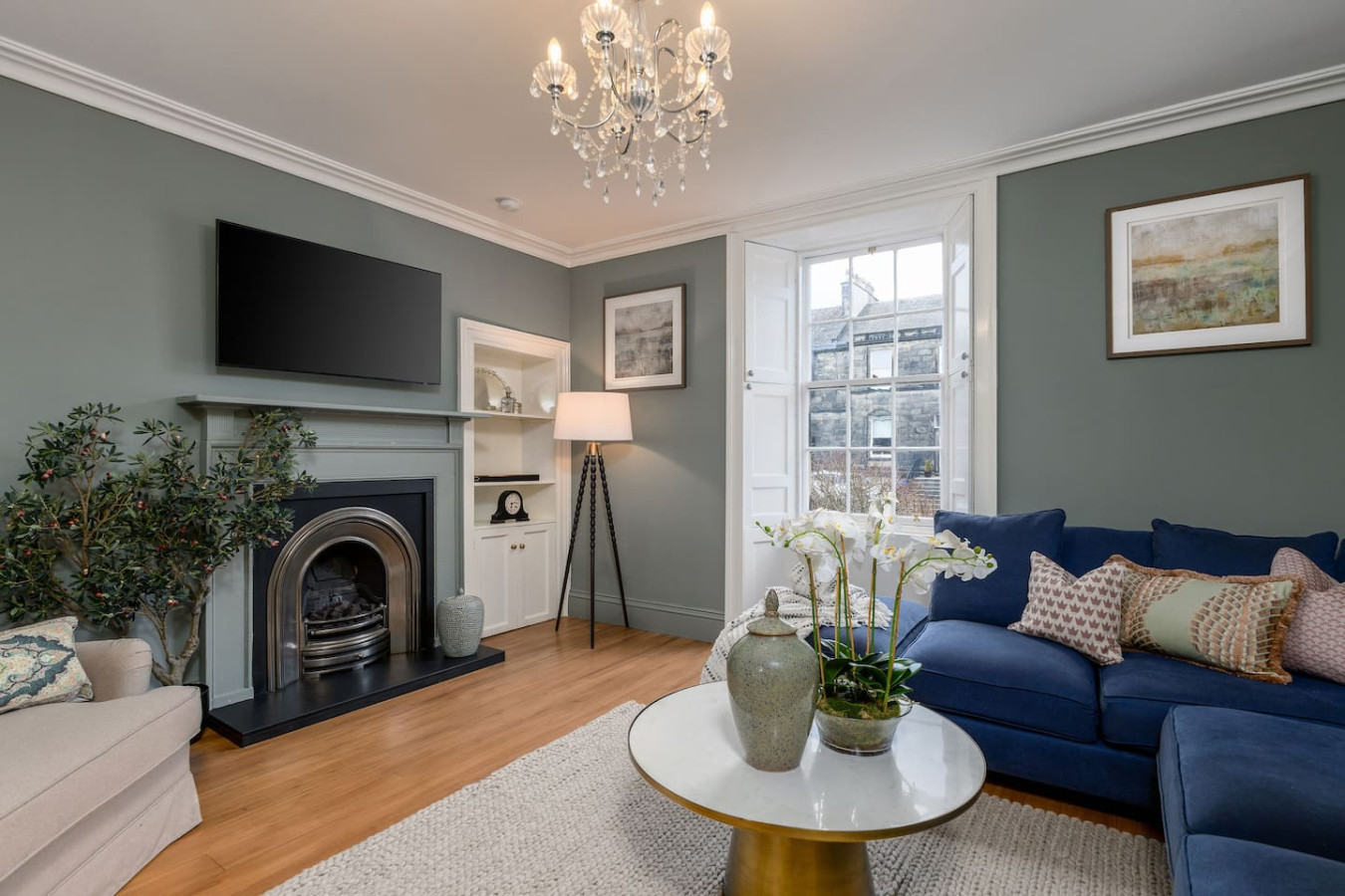The Stirling Garden Townhouse - Private Courtyard serviced apartment - UK - VivreStays