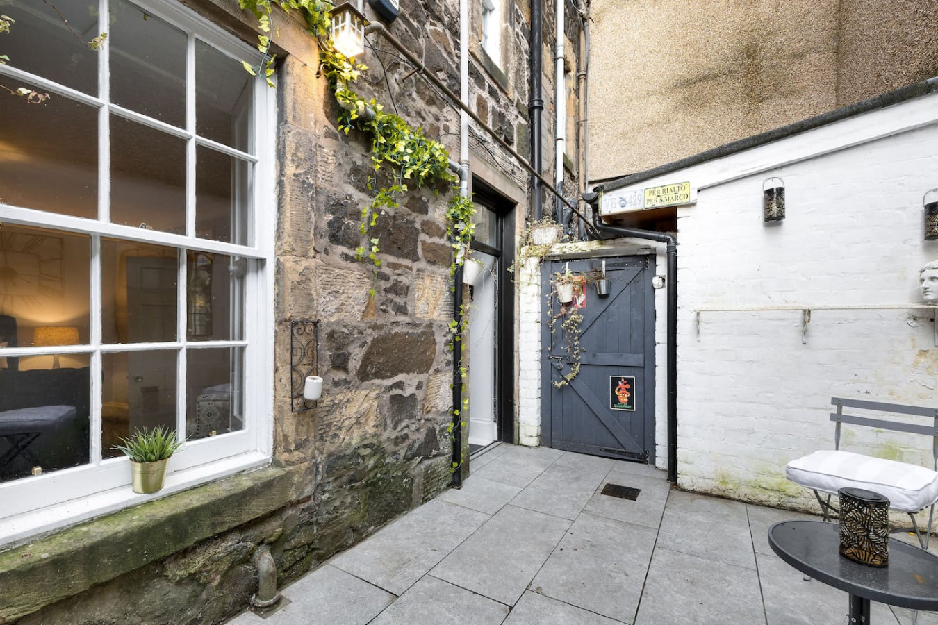 The Stirling Garden Townhouse - Private Courtyard in 3A Allan Park, FK82QG, Stirling - Property image 35 - VivreStays