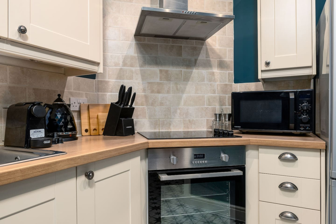 Stylish Penthouse Retreat in 68 Port Street, Flat E, Stirling, FK82LJ - Property image 24 - VivreStays