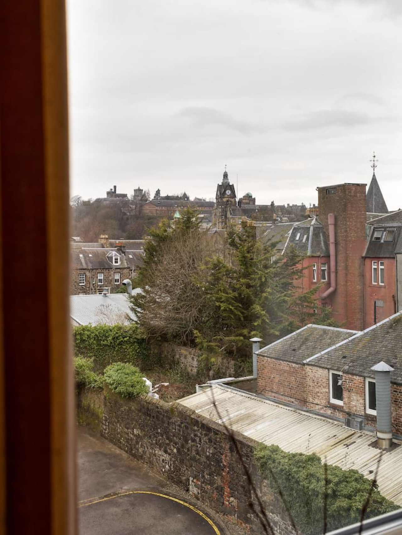 Stylish Penthouse Retreat in 68 Port Street, Flat E, Stirling, FK82LJ - Property image 22 - VivreStays