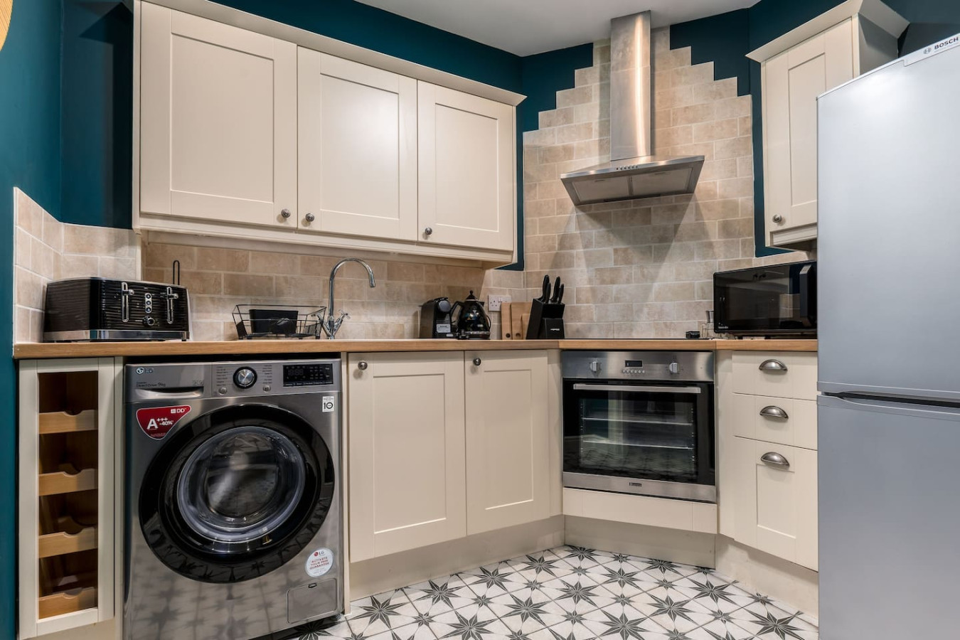 Stylish Penthouse Retreat in 68 Port Street, Flat E, Stirling, FK82LJ - Property image 23 - VivreStays