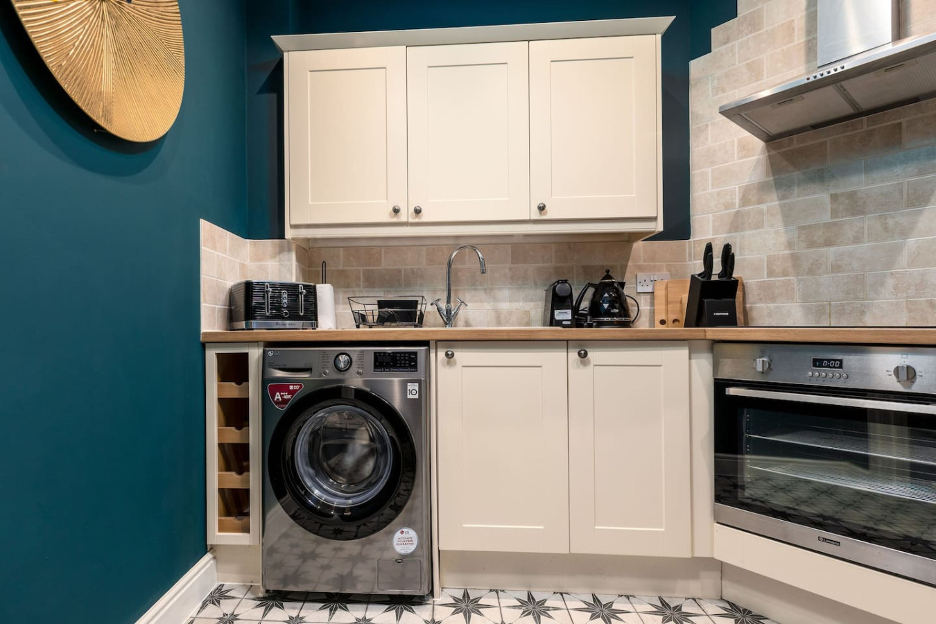 Stylish Penthouse Retreat in 68 Port Street, Flat E, Stirling, FK82LJ - Property image 25 - VivreStays