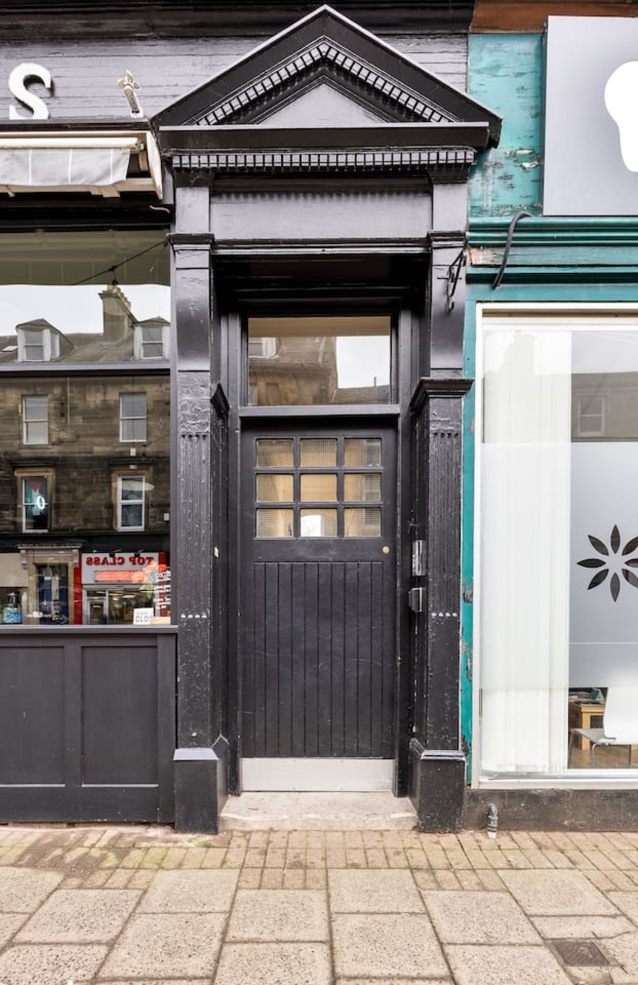 Stylish Penthouse Retreat in 68 Port Street, Flat E, Stirling, FK82LJ - Property image 32 - VivreStays