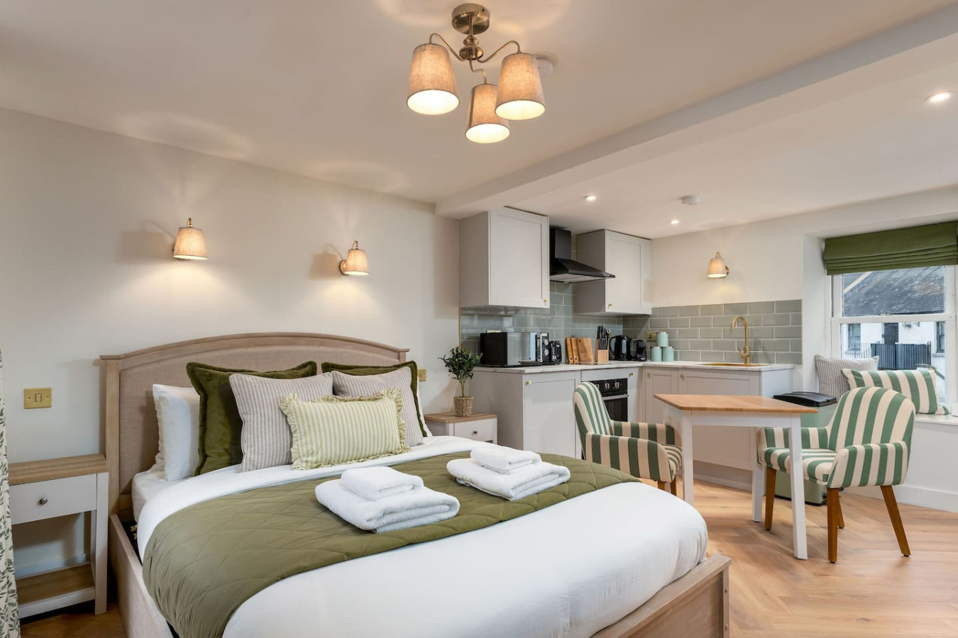 Bridgend Studio - Near Free Parking serviced apartment - Dunblane - VivreStays