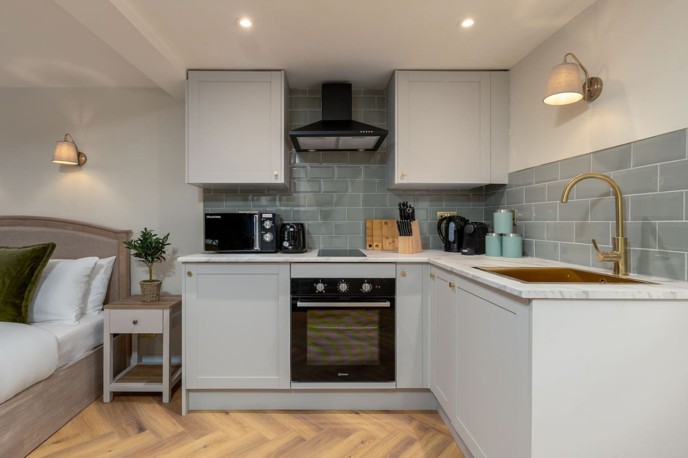 Bridgend Studio - Near Free Parking in Bridgend 2A - Property image 2 - VivreStays