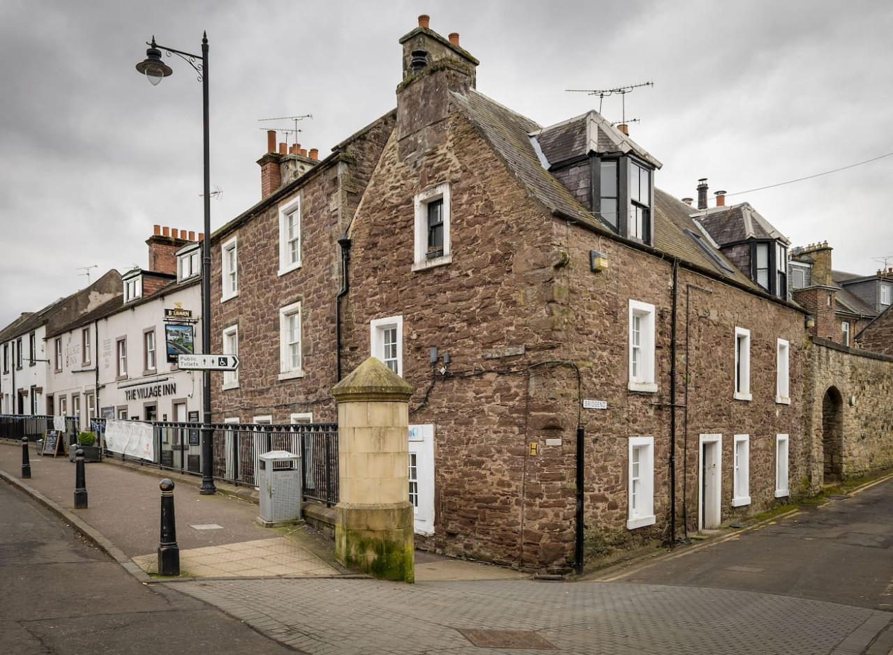 Bridgend Studio - Near Free Parking in Bridgend 2A - Property image 15 - VivreStays