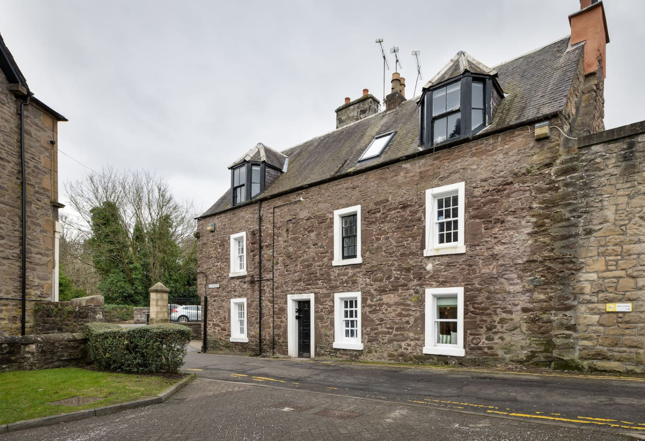 Bridgend Studio - Near Free Parking in Bridgend 2A - Property image 16 - VivreStays