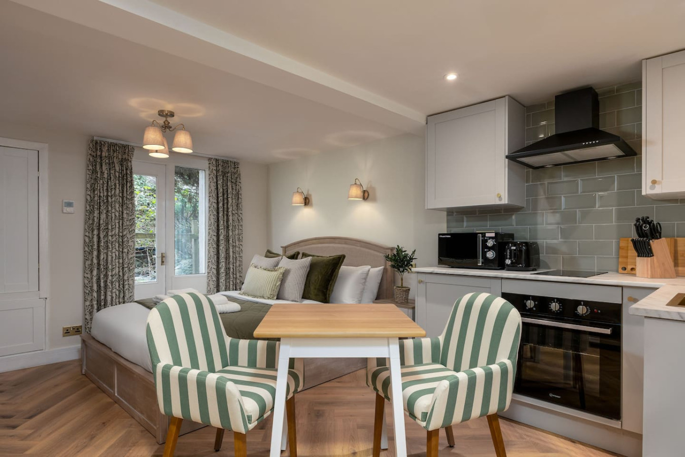 Bridgend Studio - Near Free Parking in Bridgend 2A - Property image 11 - VivreStays
