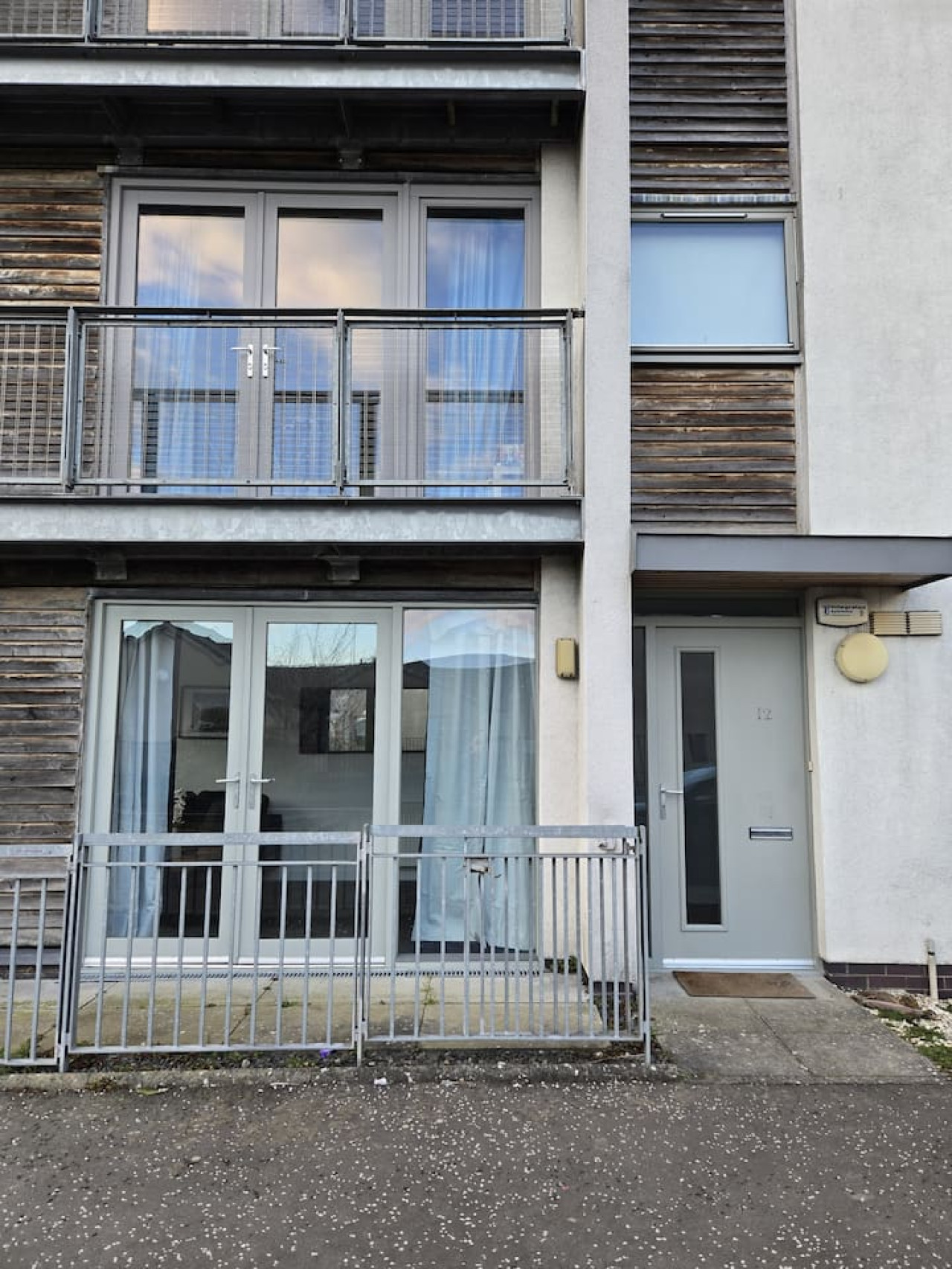 Modern Stirling Apartment - Free Parking in 12 Weir Street, FK81FH - Property image 47 - VivreStays
