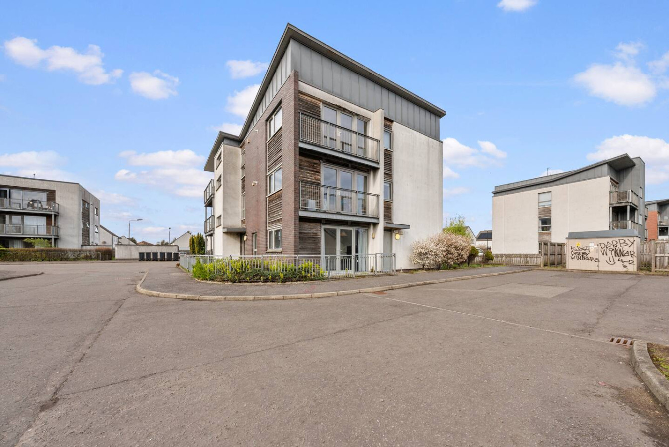 Modern Stirling Apartment - Free Parking in 12 Weir Street, FK81FH - Property image 24 - VivreStays