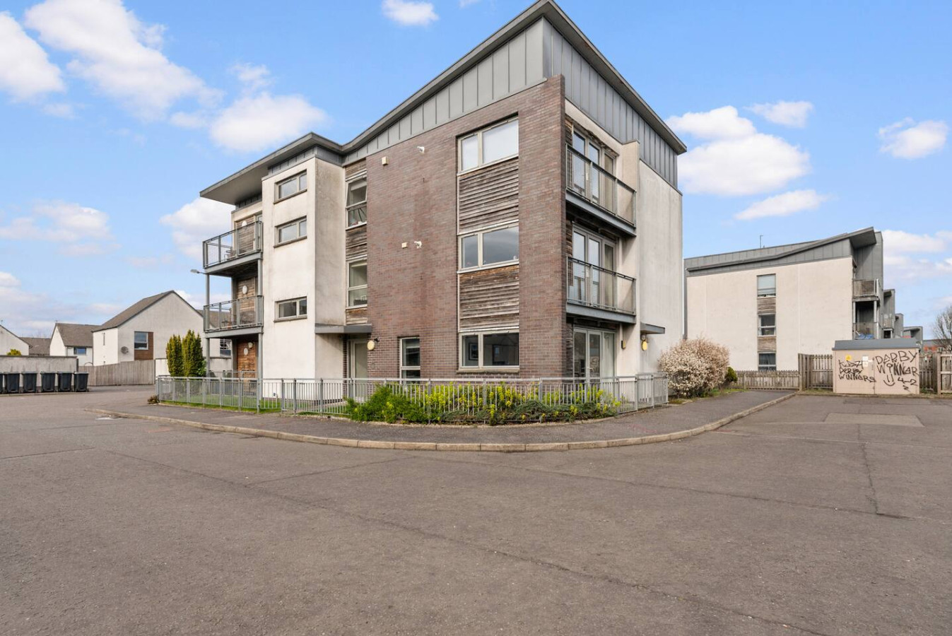 Modern Stirling Apartment - Free Parking in 12 Weir Street, FK81FH - Property image 23 - VivreStays