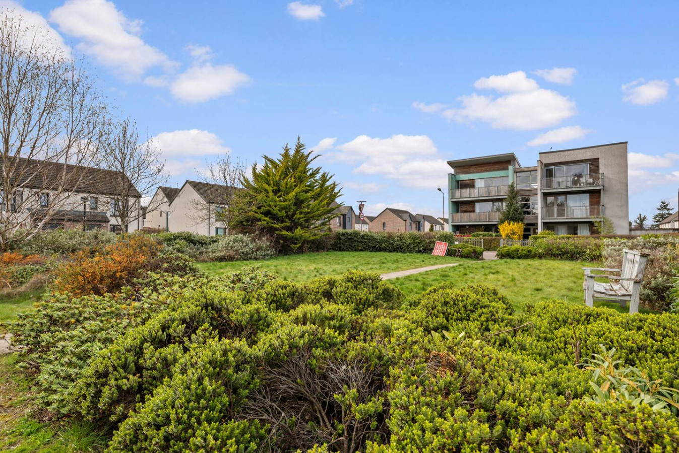 Modern Stirling Apartment - Free Parking in 12 Weir Street, FK81FH - Property image 21 - VivreStays