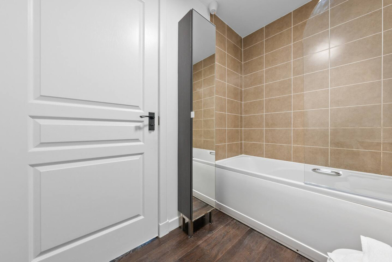 Modern Stirling Apartment - Free Parking in 12 Weir Street, FK81FH - Property image 29 - VivreStays