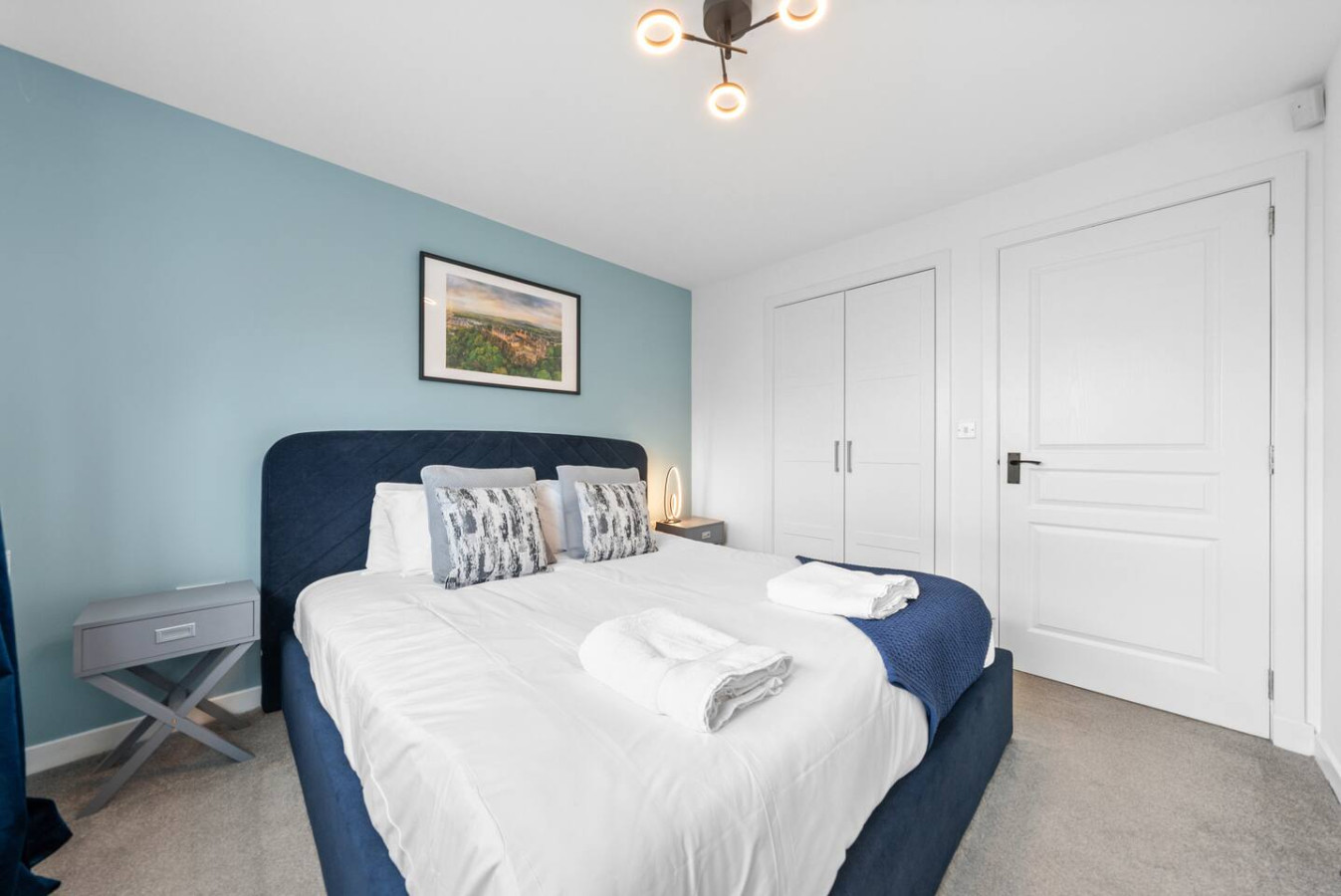 Modern Stirling Apartment - Free Parking in 12 Weir Street, FK81FH - Property image 3 - VivreStays