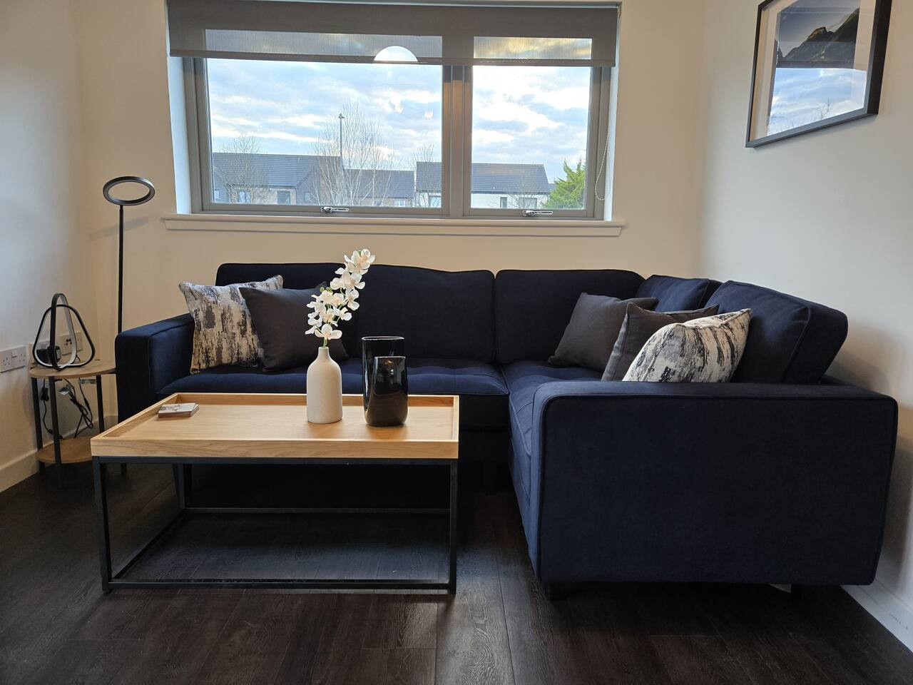Modern Stirling Apartment - Free Parking in 12 Weir Street, FK81FH - Property image 8 - VivreStays