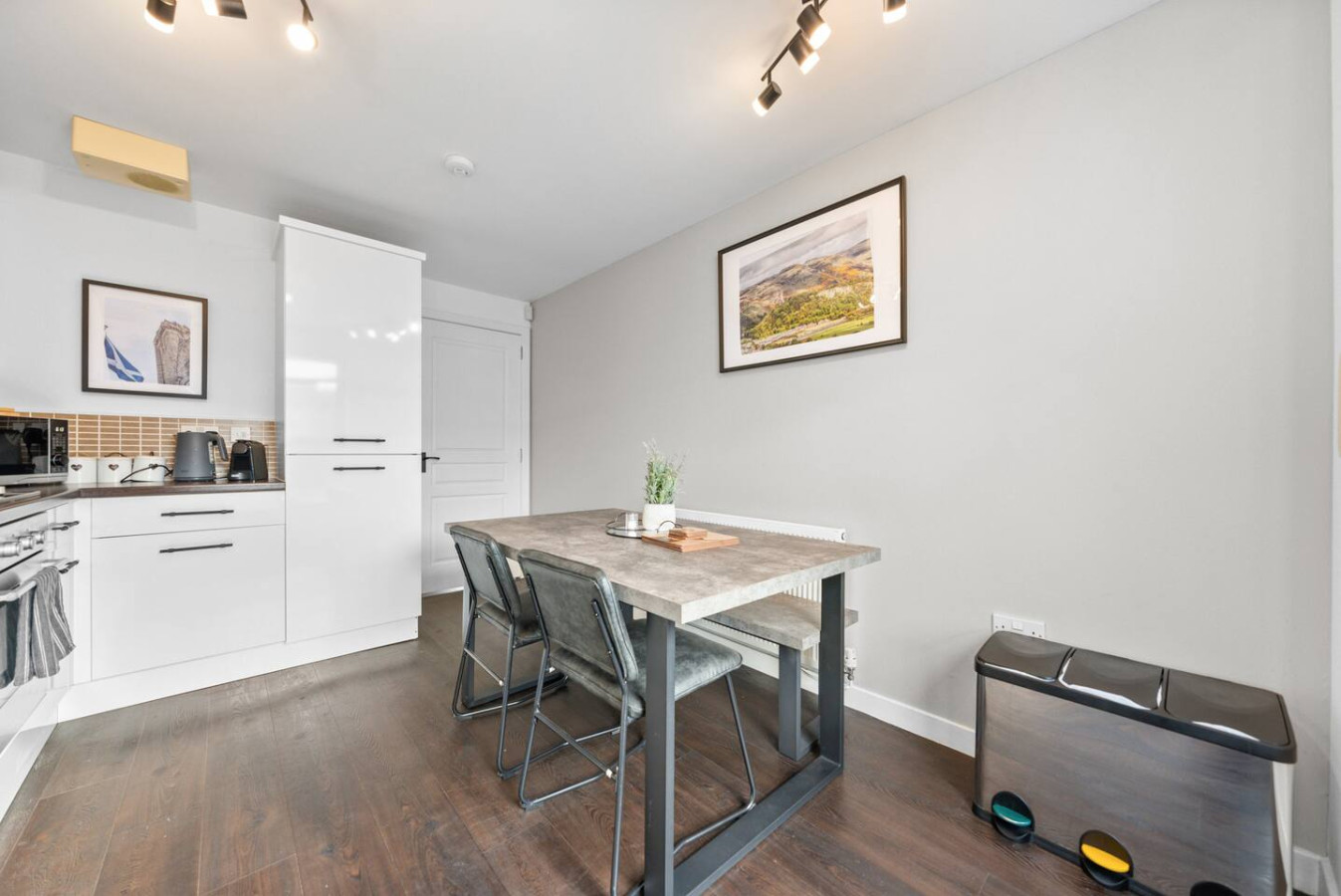 Modern Stirling Apartment - Free Parking in 12 Weir Street, FK81FH - Property image 15 - VivreStays