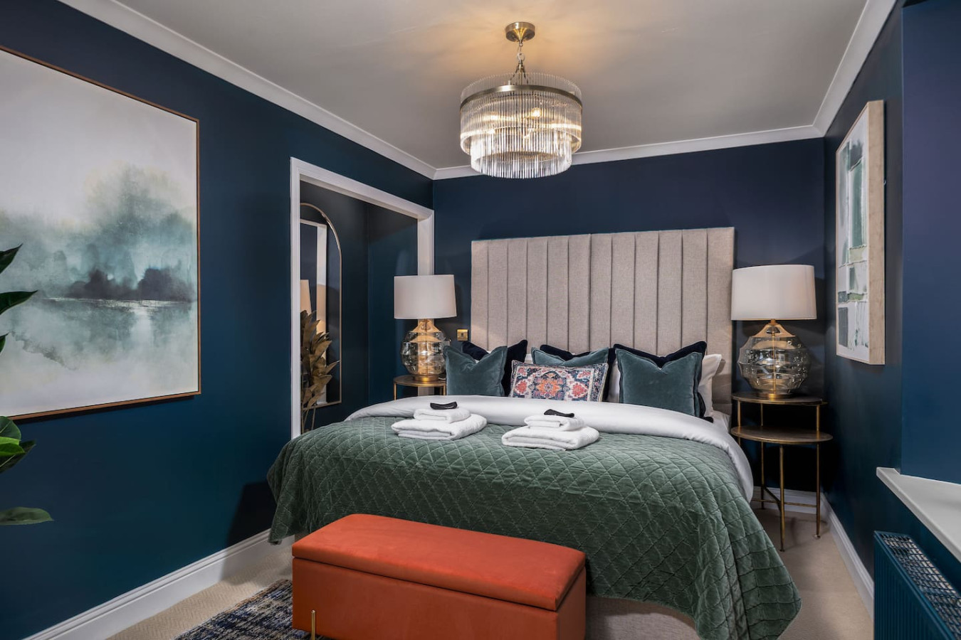 Sapphire Suite, The Stirling Residence in 1A Viewfield Place, Stirling, FK81NQ - Property image 2 - VivreStays