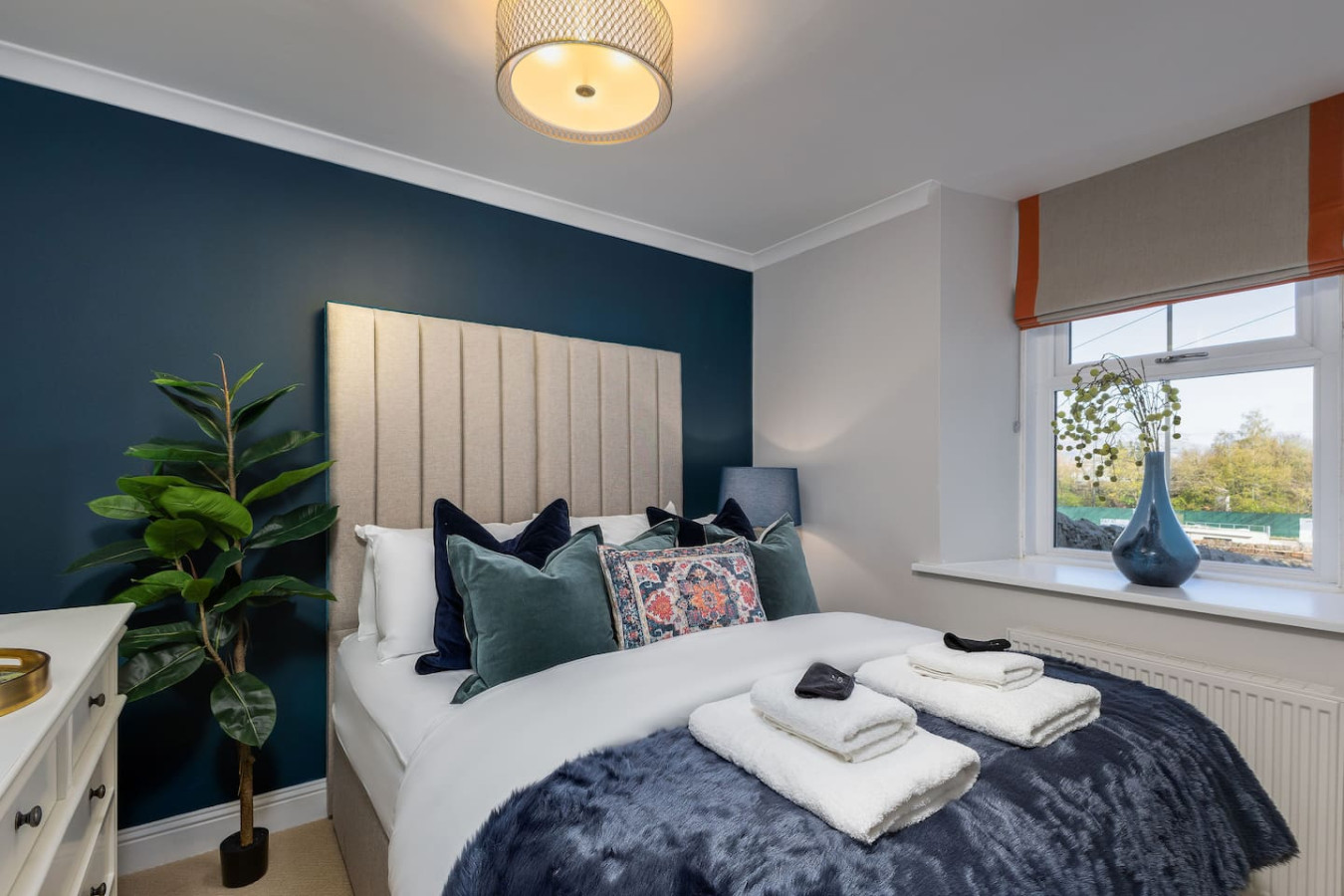 Sapphire Suite, The Stirling Residence in 1A Viewfield Place, Stirling, FK81NQ - Property image 4 - VivreStays