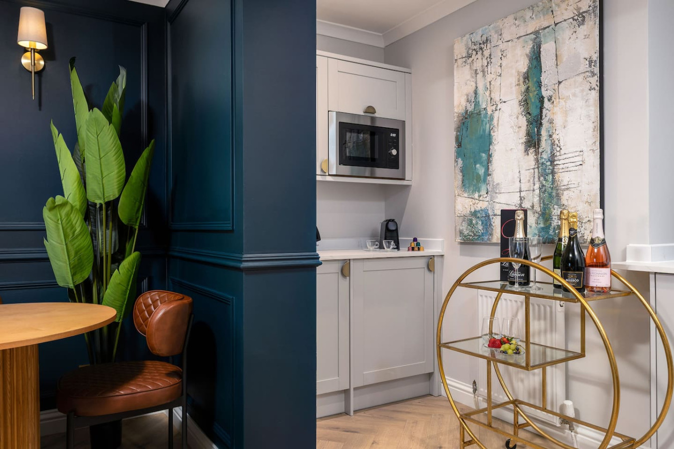 Sapphire Suite, The Stirling Residence in 1A Viewfield Place, Stirling, FK81NQ - Property image 12 - VivreStays