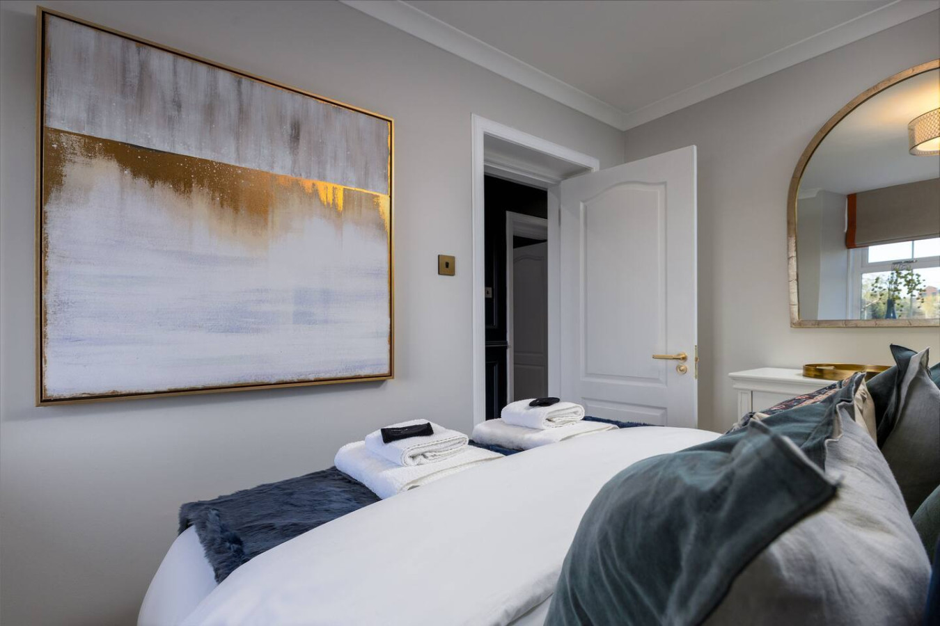 Sapphire Suite, The Stirling Residence in 1A Viewfield Place, Stirling, FK81NQ - Property image 29 - VivreStays