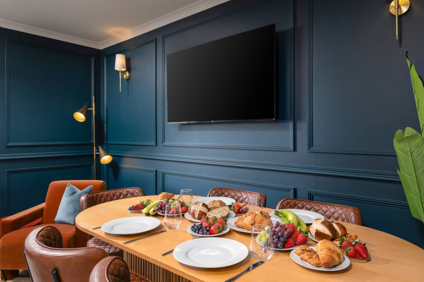 Sapphire Suite, The Stirling Residence in 1A Viewfield Place, Stirling, FK81NQ - Property image 15 - VivreStays