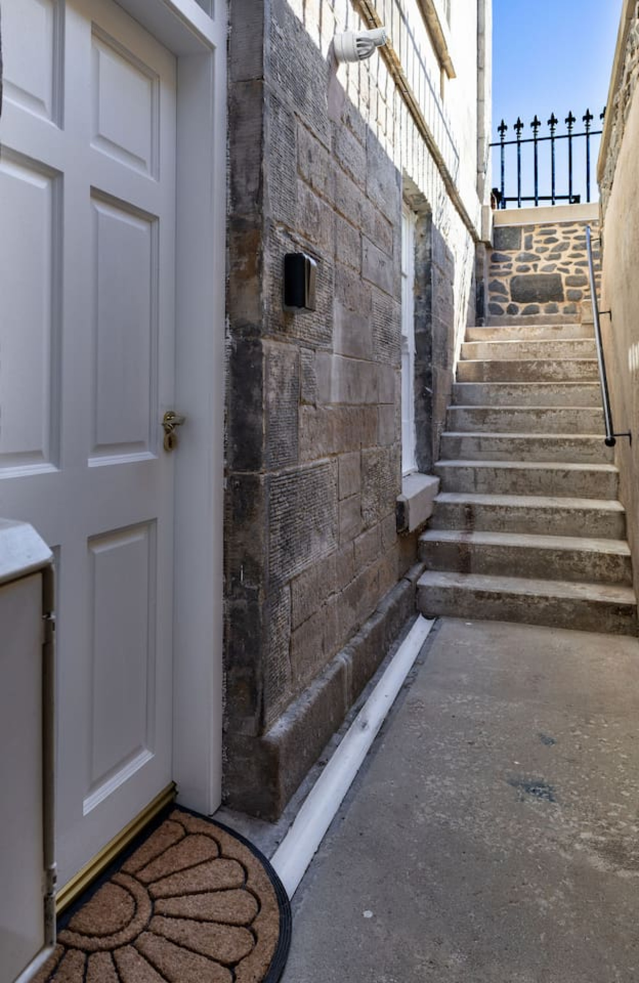 Sapphire Suite, The Stirling Residence in 1A Viewfield Place, Stirling, FK81NQ - Property image 39 - VivreStays