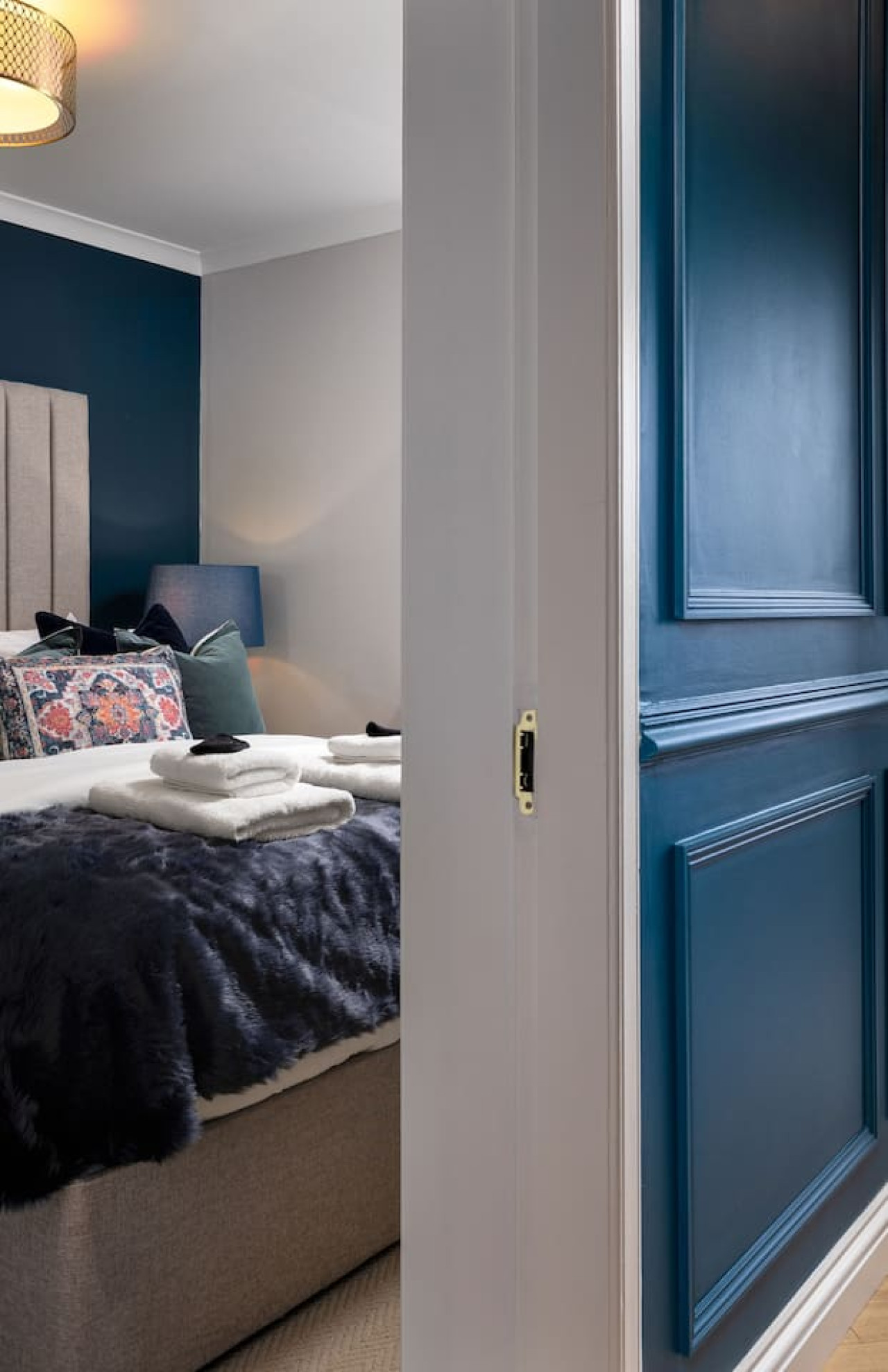 Sapphire Suite, The Stirling Residence in 1A Viewfield Place, Stirling, FK81NQ - Property image 28 - VivreStays