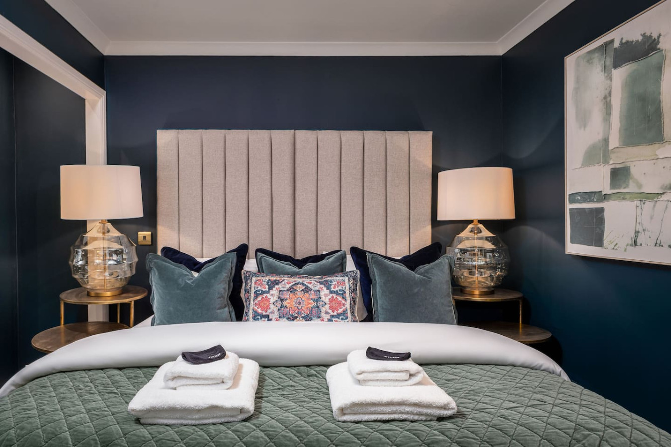 Sapphire Suite, The Stirling Residence in 1A Viewfield Place, Stirling, FK81NQ - Property image 21 - VivreStays