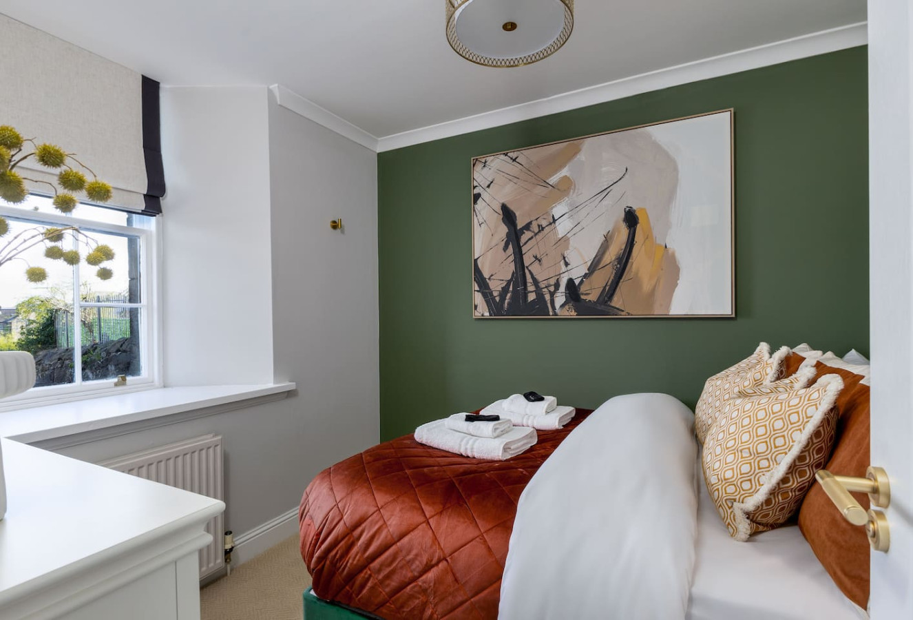 Emerald Suite, The Stirling Residence in 2A Viewfield Place, Stirling, FK81NQ - Property image 32 - VivreStays