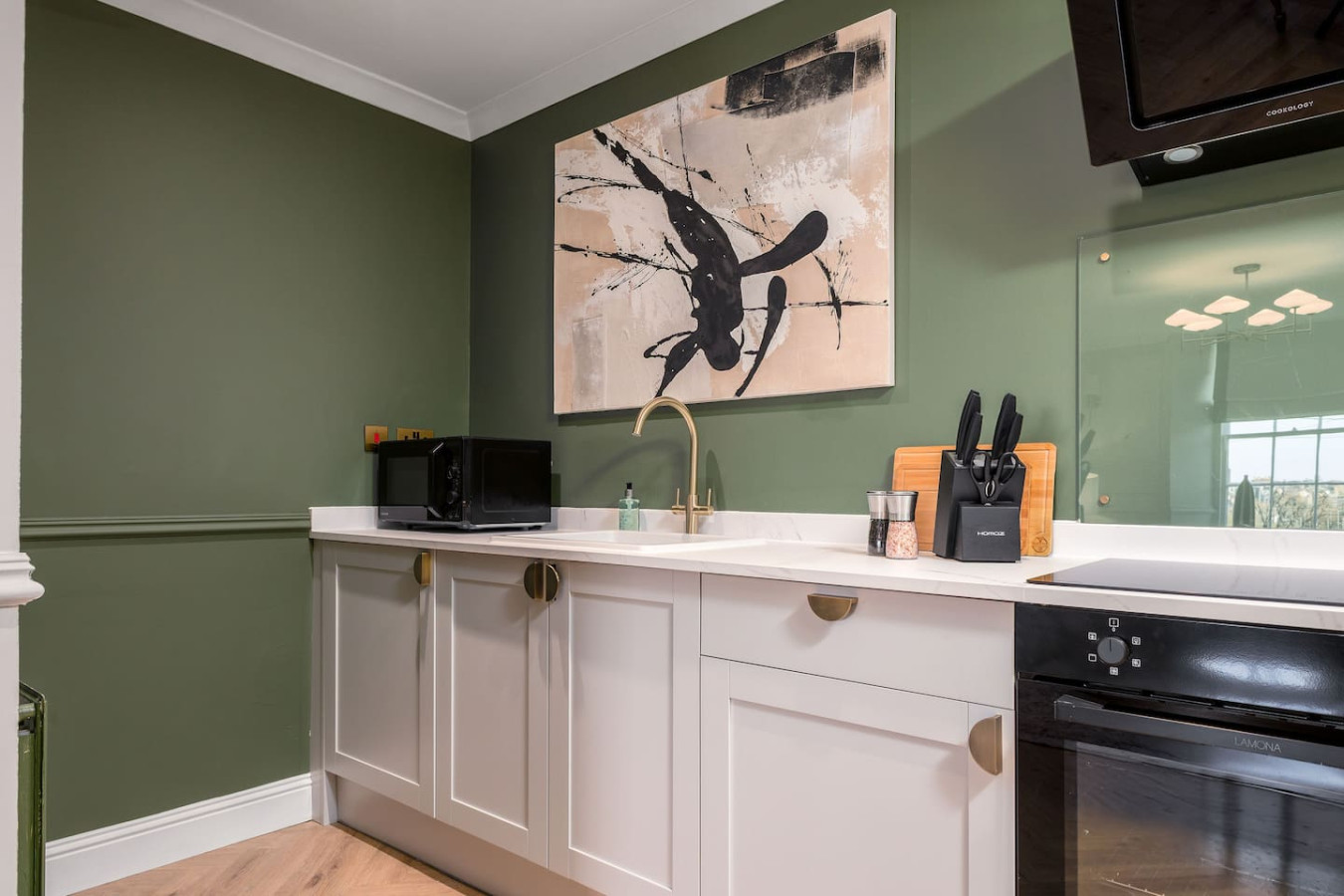 Emerald Suite, The Stirling Residence in 2A Viewfield Place, Stirling, FK81NQ - Property image 20 - VivreStays